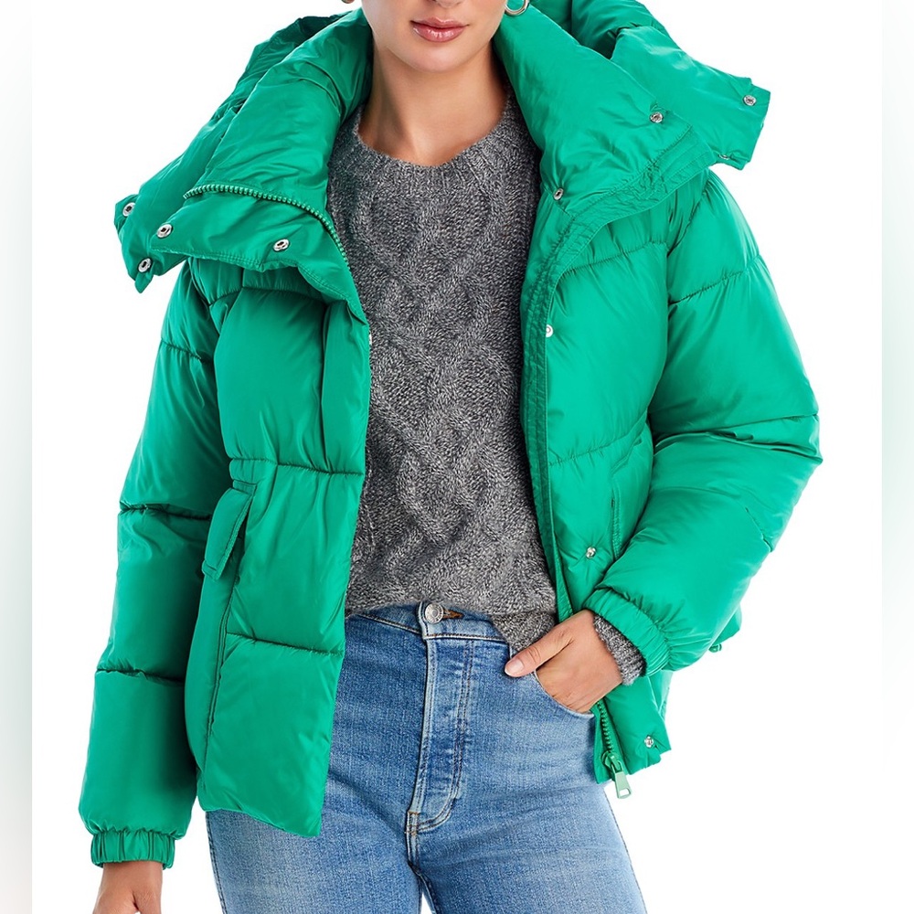 Aqua short puffer jacket size S